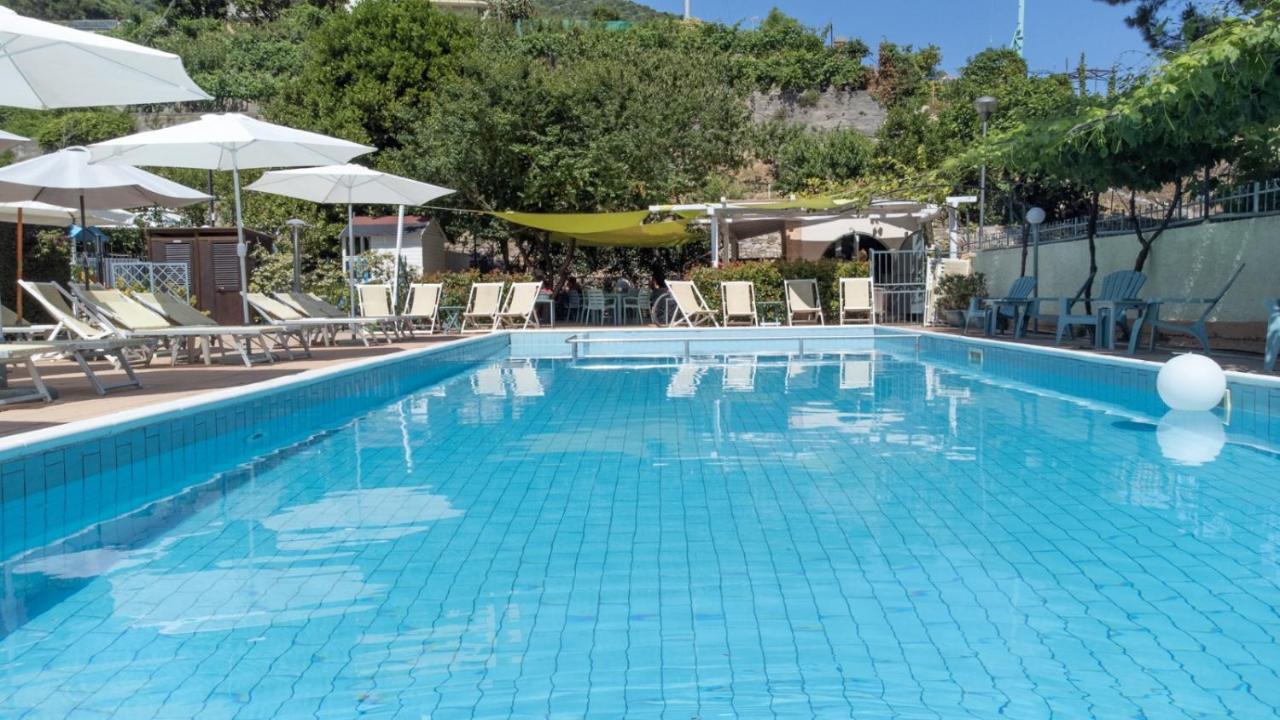 La Casa Del Gallo Pietra Ligure Buitenkant foto